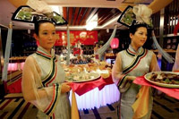 中国一年公款吃喝国防开支的三倍 专家吁订法遏制