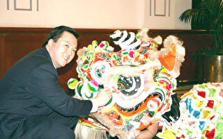 康州議會大樓慶祝中國新年  湯偉麟「點睛」