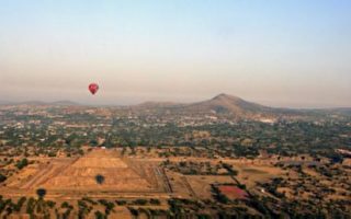 組圖：墨西哥古金字塔的熱氣球大賽