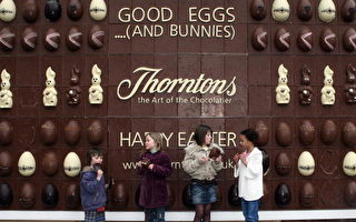 組圖：世界首個可食用巧克力看板面世