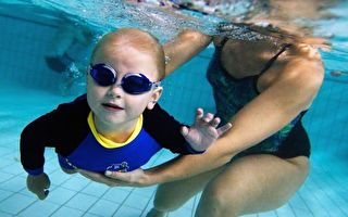 組圖：澳洲悉尼寶寶學游泳 開心樂無窮