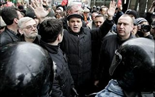 俄政團領袖卡斯帕羅夫示威被捕並移送法院