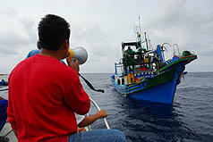 捕飞鱼  渔船与雅美人兰屿海域对峙