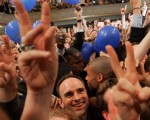 薩爾科齊獲勝消息公佈後，薩爾科齊的支持者歡呼雀躍。(圖片來自Getty Images)