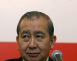 今年2月8日,东亚银行主席李国宝公布银行2006年的业绩。(AFP)