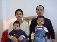 姜仁政和郭蕊及兩個兒子 姜仁政和郭蕊及兩個兒子