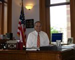 康州纽黑文市市长狄史泰法诺(John DeStefano Jr.)于2007年6月14日在办公室接受采访。（摄影：徐竹思/大纪元）