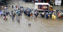 印度第一大城孟買豪雨成災　陸空交通受阻