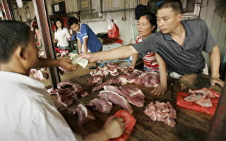 中国上下眼睛紧盯猪肉价格