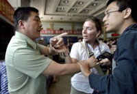 驻华外国记者对中国采访环境表达不满