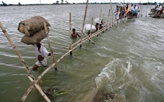 组图：南亚水灾 近两千万人无家可归