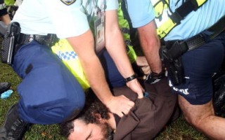 亚太经合会 悉尼警民爆肢体冲突