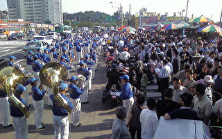 组图：天国乐团再现韩国十万人集市