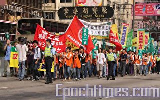 组图：香港34团体游行促订最低工资
