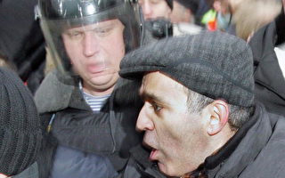 俄反對黨示威爆警民衝突 前棋王被捕