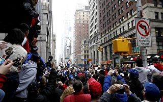 圖：紐約曼哈頓舉行盛大遊行及慶祝活動，歡迎剛獲得橄欖球超級盃冠軍的紐約巨人隊。（攝影：馬有志／大紀元）