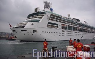 台史最大陸客團 海洋迎風號首航基隆港