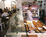 巴黎知名“罗斯面包店”。(CLEMENS BILAN/AFP/Getty Images,2007 年7月12 日)