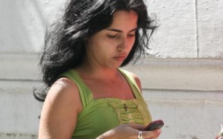 古巴政府將允許國民使用手機
