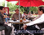 赤崁楼庭园咖啡的“谈文论艺与聆听王明哲民谣演唱”艺文飨宴。(摄影:孙帼英/大纪元)