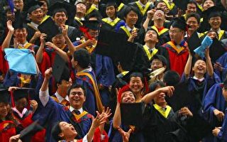 中国学生蜂拥赴海外留学创下记录