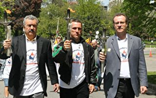 人权圣火抵多伦多  世界冠军呼吁抵制中共奥运