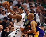 塞尔提克队皮尔斯(Paul Pierce 左)/AFP/Getty Images