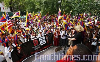 纽约藏人抗议奥运火炬入藏