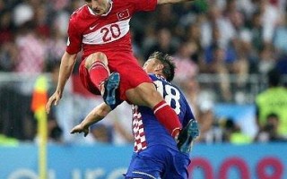 欧洲杯足赛 土耳其踢走克罗埃西亚晋四强