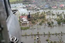 风神台风重创菲律宾 12人丧生 数万居民撤离