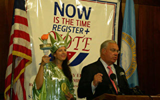 波士顿市长曼宁诺呼吁各族裔踊跃选举登记