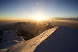 阿爾卑斯山白朗峰大雪崩  十人失蹤