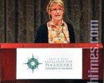 人權觀察副主席勃格女士在聖地亞哥大學發表演講，抨擊中國政府在奧運期間人權問題上的表現。（攝影：李旭生/大紀元）