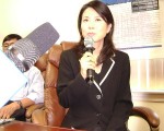 “解析彭克玉策划法拉盛事件”研讨会的主持人安娜。(摄影:锺涛/大纪元)