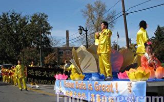 法轮功学员参加俄亥俄州萨尔伐尼亚市金秋节游行