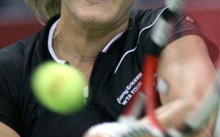 WTA贝尔挑战赛  佩特洛娃与玛泰克晋级四强