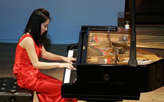 组图：钢琴决赛展艺　西人赞华裔天赋