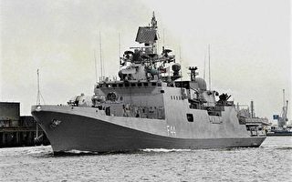 印度军舰在索马利亚外海摧毁海盗母舰