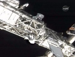 奮進號太空梭太空人第三度漫步  維修太空站