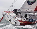 法国帆船选手伊莱斯澳洲外海落水获救　
