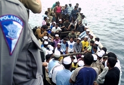 蘇門答臘外海發現200孟加拉與緬甸船民漂流