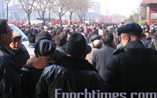 陝西二千退休軍轉幹部衝擊省府 一人死亡