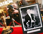 克拉克-盖博(Clark Gable)于1934年获得的奥斯卡小金人 /Tasos Katopodis/Getty Images