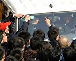 北京城管毆打拘留小販  群眾圍觀遭威嚇