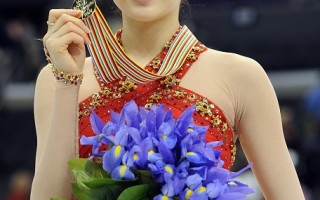 组图：韩国金妍儿创花式滑冰世界纪录