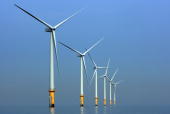 丹麦好卖点 在海上盖风力发电机