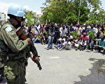 2008年4月海地民众爆发示威活动，联合国部队介入维护安全。(AFP PHOTO/Thony BELIZAIRE )