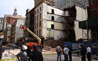 紐約五層樓房突然坍塌