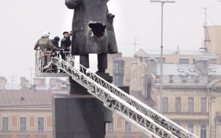 俄罗斯频传列宁雕像遭毁坏