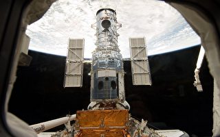 维修哈伯望远镜　太空人完成首次漫步